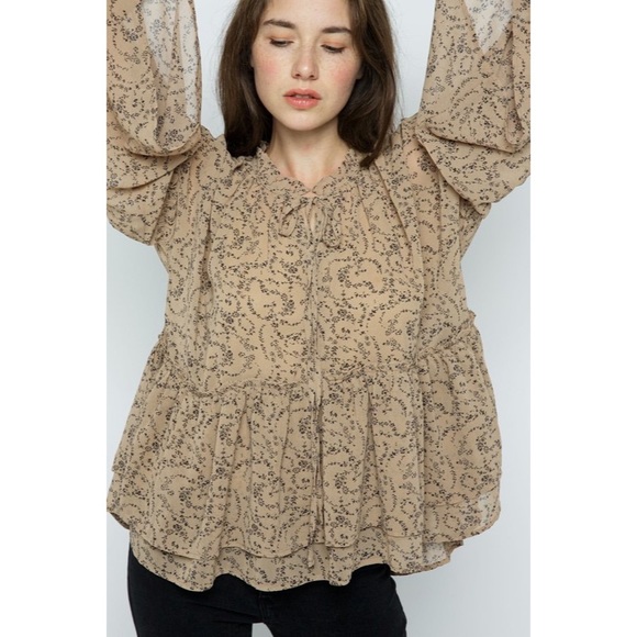 SCOTTSDALE FLUTTER SLEEVE BLOUSE - Picture 8 of 11